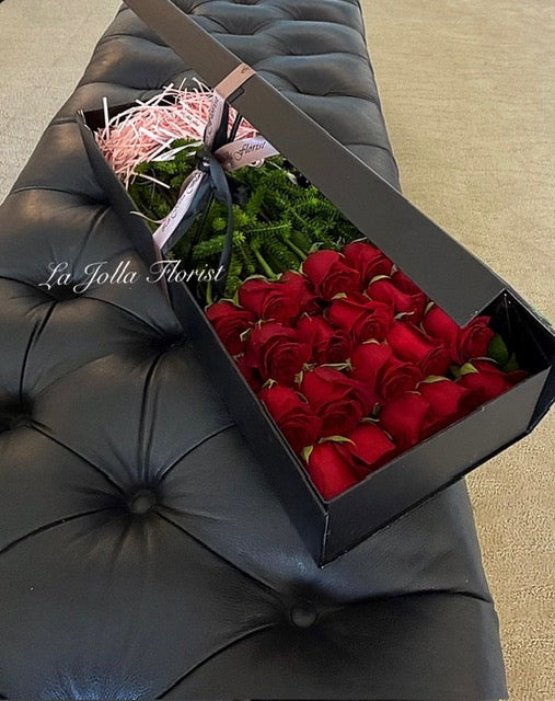 18 LONG-STEMMED ROSES IN BOX