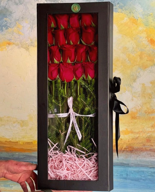 18 LONG-STEMMED ROSES IN BOX